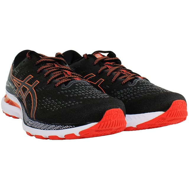 Ervaar de top van hardloopprestaties met de Asics Gel-Kayano 28 Heren Zwarte Hardloopschoenen, een hoogwaardig schoeisel dat is ontworpen voor comfort, stabiliteit en ondersteuning tijdens je runs.

Belangrijkste kenmerken:

 Gel Cushioning Technology:  De Gel-Kayano serie staat bekend om zijn innovatieve Gel-dempingstechnologie, strategisch geplaatst in de tussenzool om schokken te absorberen en het comfort tijdens elke stap te verbeteren.

 Dynamic DuoMax Support System:  Verwacht de toevoeging van het Dynamic DuoMax ondersteuningssysteem, dat extra stabiliteit en ondersteuning biedt voor overpronatie, waardoor het een uitstekende keuze is voor hardlopers met dat looppatroon.

 FlyteFoam Technology:  Let op het gebruik van Asics' FlyteFoam-technologie in de tussenzool, die lichte en responsieve demping biedt die bijdraagt aan een soepele en efficiënte rit.

 Impact Guidance System (IGS):  Het IGS verbetert de natuurlijke gang van de voet van haklanding tot afzet, waardoor een efficiëntere en comfortabelere hardloopervaring wordt bevorderd.

 Adaptive Mesh Upper:  Het bovenwerk is waarschijnlijk gemaakt van adaptieve en ademende mesh-materialen, die zorgen voor een veilige pasvorm en luchtstroom om je voeten koel te houden.

 Heel Clutching System:  De Gel-Kayano serie heeft vaak een heel clutching-systeem dat de pasvorm en ondersteuning van de hiel verbetert, waardoor het risico op slippen tijdens het rennen wordt verminderd.

 Personalized Fit:  Verwacht een veilig en aanpasbaar vetersysteem, waarmee je de ideale pasvorm voor je voet kunt bereiken.