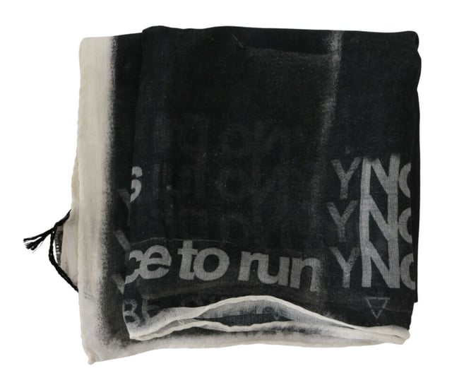 Gloednieuw met tags
  Geslacht: Mannen
  Kleur: Zwart met witte opdruk
  Materiaal: 20% Wol 80% Viscose
  Vervaardigd in Italie
  Afmeting: 65cm x 65cm
  Veelzijdig accessoire
  Logo details