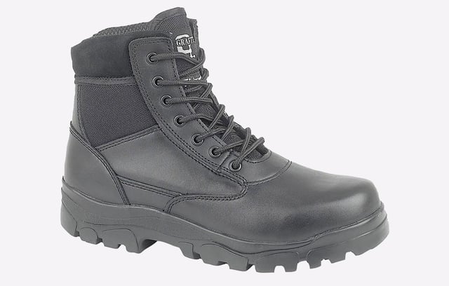 These Vermont combat boots from Grafters have been designed and engineered to give you a warm, supported and comfortable step every time you take on the great outdoors. Ensuring that no matter how big or small the obsticle is, you get past it wilth speed and comfort
- Premium leather upper
- Padded heel and ankle collar
- Secure lace up closure
- Thinsulate lining
- Steel shank
- Durable rubber outsole
- Grafters branding