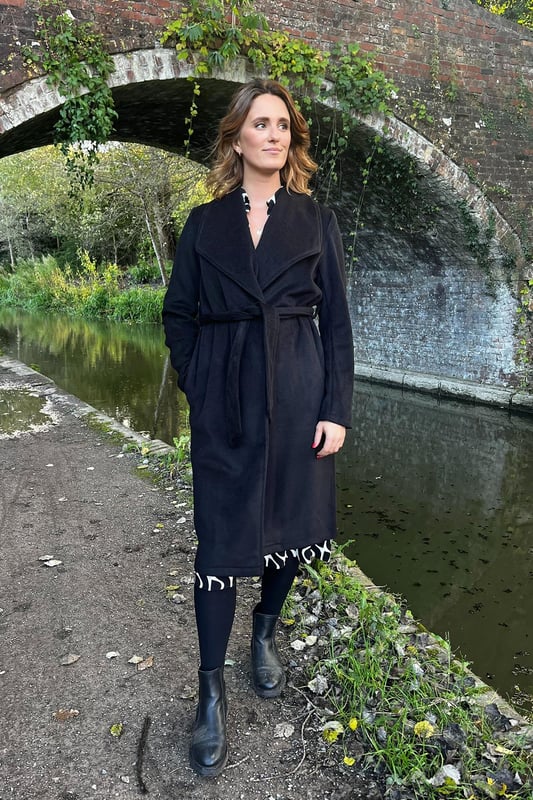 This timeless black coat boasts a luxurious, woolly-feel fabric, shawl collar, and open front design for effortless layering. Unlined, with belt loops and matching self-tie belt.

Soft Tweed Style  Polyester Fabric
 
100% polyester
 
Revere Collar
  
Length: Long
 
43" Shoulder to Hem
    
Sizing: As expected¬†
 
Fit: Relaxed
  

These are end of line ex Threadbare and may not be in original packaging