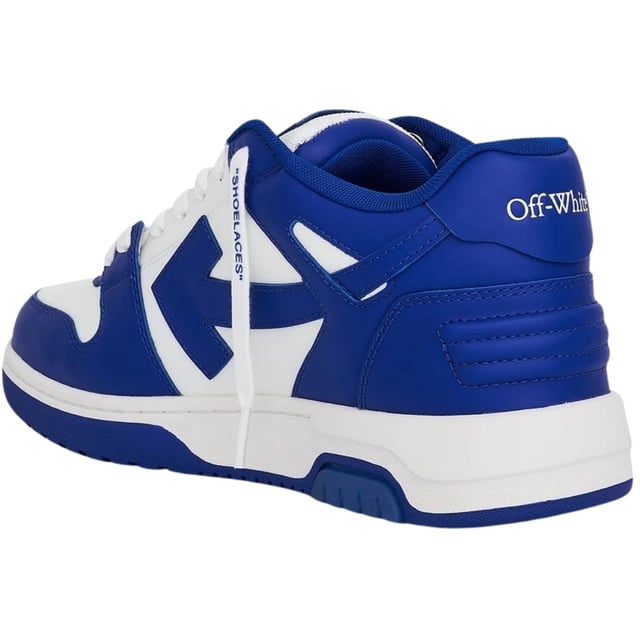 Eleve su estilo de calle con las zapatillas de cuero azul blanquecinas fuera de la oficina. Estas elegantes zapatillas cuentan con un logotipo sutil, agregando un toque de lujo a su aspecto diario. Hecho a mano de cuero de alta calidad, estos zapatos ofrecen estilo y comodidad. Perfecto para cualquier individuo de moda. Zapatilla de deporte de cuero, Fuera de encaje de estilo de oficina, etiqueta blanca blanca, 100% de cuero, logotipo azul OMIA189F23Lea0040169