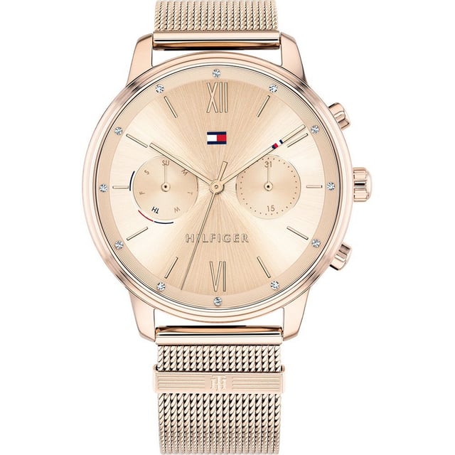 Diese Tommy Hilfiger Aspen Multi Zifferblatt Uhr für  Damen ist das perfekte Accessoire zum tragen oder verschenken. Ihr Rosagold 38 mm Rund Gehäuse kombiniert mit dem bequemen roségold Armband aus  Edelstahl garantiert, dass Sie diese atemberaubende Uhr kompromisslos genießen werden. Angetrieben von einem hochwertigen Quarz Uhrwerk und wasserdicht bis 3 bars, läuft Ihre Uhr stets weiter.
