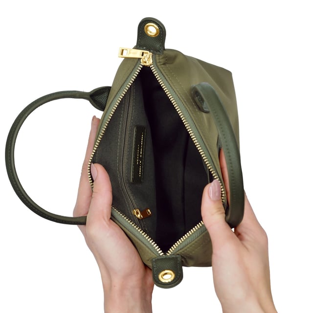 Handtasche - Reißverschluss - Innenaufbewahrung - Innenfach mit Reißverschluss - Innenfächer für Laptop und Schlüssel - Innenfutter aus Stoff - ATELIERS SAINT GERMAIN Logo - Genarbtes Leder und recyceltes Canvas-Finish
