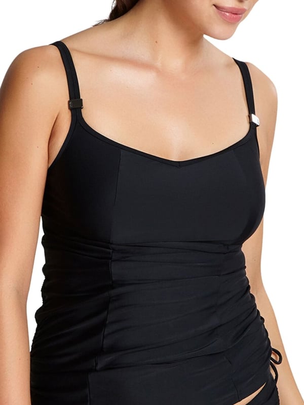 Anya Baloconette Tankini. Tankini top with underwired cups and gathered sides, for a slimming effect. This product is recommended as hand wash only, with similar colours.