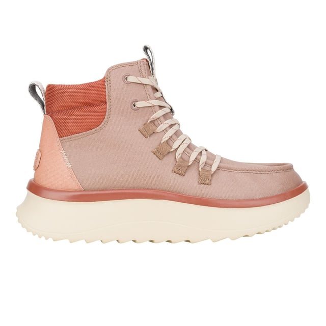 We have a high opinion of the Wendy Apres Coated Twill. Raise the style bar this season with a coated twill upper, suede heel and padded nylon collar. Fleece lining and an elevated platform height are giving total cushy comfort.