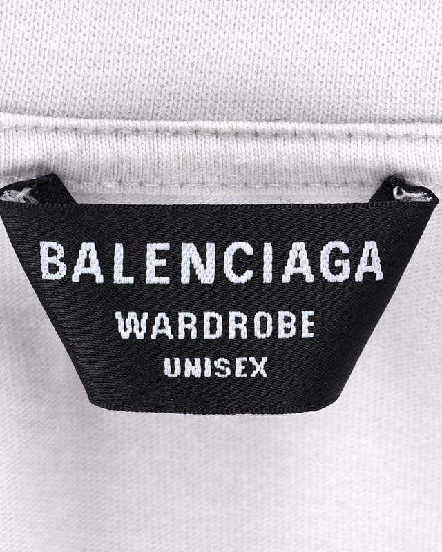 VINTAGE, RRP AS NEW
Embrace street-inspired fashion with the Balenciaga Political Campaign T-Shirt in White Cotton. Made from high-quality white cotton, this T-shirt features a standout political campaign-inspired graphic print on the front. The oversized fit adds a trendy and relaxed vibe, while the soft cotton material ensures comfort throughout the day.

Balenciaga Political Campaign T-Shirt in White Cotton
Material: Cotton
Color: White 
Size: XXS
Condition: Excellent
Sign of wear: No
SKU: 361681