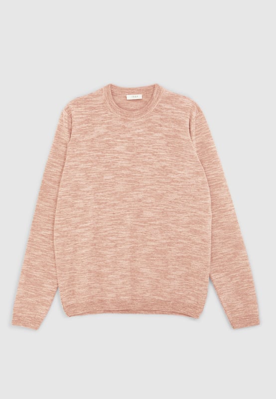 This brown knitted sweater in cotton and polyamide has round neck and long sleeves. Regular cut.