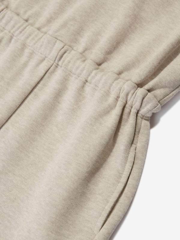 Chloé Girls Sleeveless Playsuit in Beige Chloé portray demure whimsical subjects in their exquisite aesthetics. This girls sleeveless jumpsuit is depicted in unbrushed fleece cotton via lacing at the front, golden trims, large embroidery Chloé on the chest, elasticated waist and piped pockets. She will look and feel divine. 100% Organic Cotton Sustainable