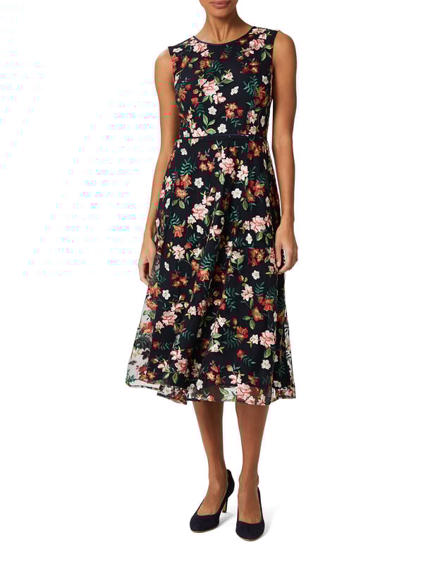 Intricately embroidered, the Rosella dress will invite no end of compliments. Blooming with vibrant flowers it's cut to an endlessly feminine fit and flare shape that's occasion-ready.