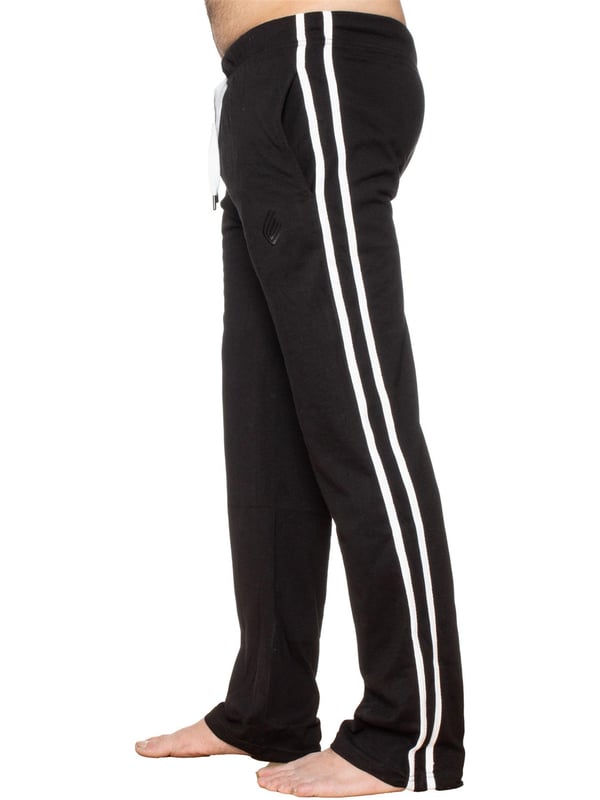 These Regular fit EZLP586 Lounge pants feature classic contrast stripes to sides, 2 side pockets, cotton blend for superior comfort, adjustable waist with drawstrings