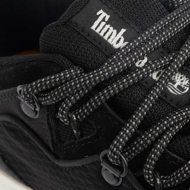 Womens Timberland Lincoln Peak Low Waterproof Hiking Shoes in black.- Leather upper.- Lace-up style.- Fully gusseted tongue.- Padded collar and tongue.- Gore-Tex waterproof technology.- ReBOTL Fabric lining.- Rubber lug outsole.- Ref: CA29A9