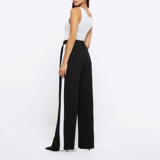 Wide leg, Side stripe, Side slip pockets, Elasticated drawstring waist, Inside leg length: 77.8cm