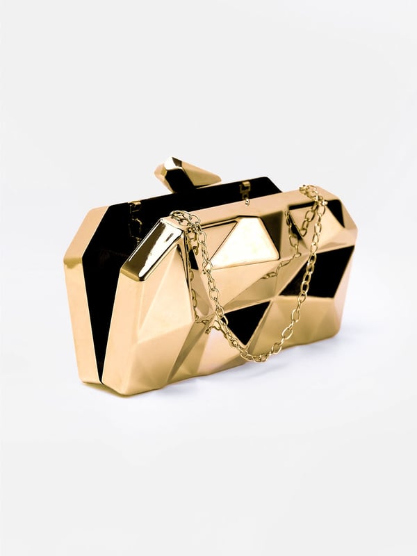 Keep all your night out essentials safe in our Clutch Bag. Our bags are more than just an accessory, they are an investments piece that is both stylish and functional, designed to perfectly complete your outfit. You will be sure to get plenty of compliments with this bang on trend Clutch Bag