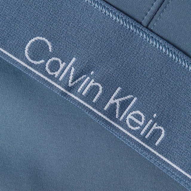 Designed with our most iconic elastic, this second-skin gym top is enhanced with turbo-dry technology and sleek, wicking fabric, to provide lasting dry comfort during any workout.- Double-knit technical stretch blend.- Wicking, quick-dry material.- Slim fit, cropped.- Crew neckline.- Short sleeves.- Forever stretch fabrication for freedom of movement.- Calvin Klein iconic elastic hem. Material: 88% Polyester, 12% Elastane. Ref: 00GWS4K1945BX.