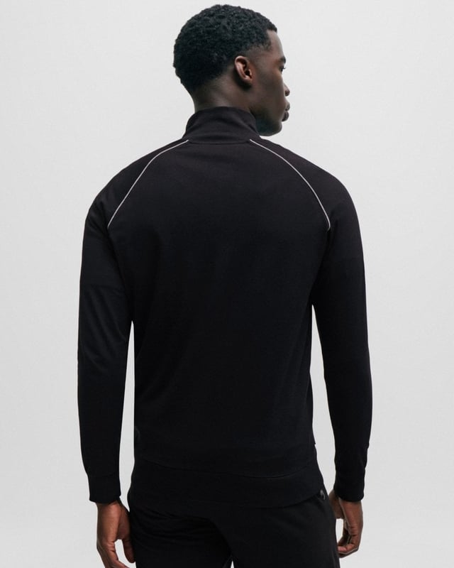 A sporty zip-up jacket crafted in stretch jersey with contrast details including branding by BOSS Menswear.
Zip neckPockets top: Kangaroo pocket
95% Cotton, 5% Elastane
50515366