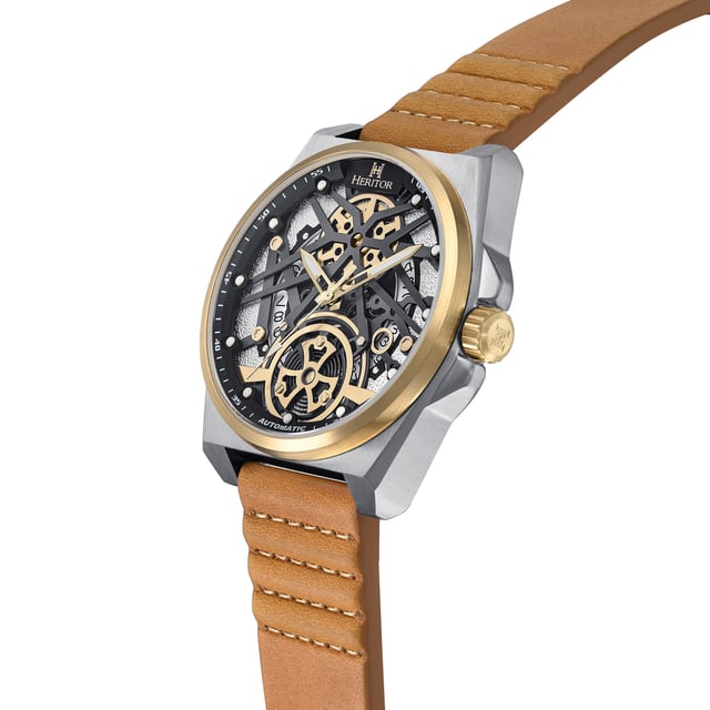 Kast van 316L chirurgisch roestvrij staal, Seiko NH35 automatisch uurwerk met juwelen, 24 juwelenlagers, gangreserve van 28 uur, slagen per uur (BPH): 21.600/uur, mineraalglas met saffiercoating, wijzerplaat met skeletmotief, kijkachterkant om het uurwerk te bekijken, band van echt leer, sluiting van roestvrij staal met gegraveerd logo, lichtgevende wijzers, lichtgevende markeringen, datumweergave, kastdiameter van 44 mm, polsomtrek van 195-245 mm, waterbestendigheid van 5 ATM.