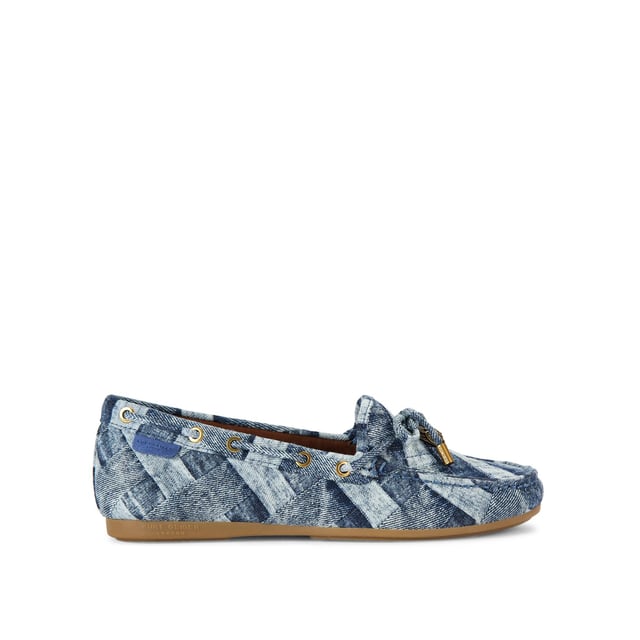 The Eagle Moccasin from Kurt Geiger is a slip on loafer. The upper is crafted from a denim with weave effect. There is a bow with antiqued brass eagle on each toe.