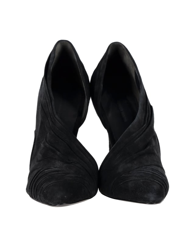 VINTAGE, RRP AS NEW
Alexander Wang's Marcelia pumps are crafted from black suede and detailed with a towering stiletto heel. This designer pair is ideal for day-to-night wear, especially when paired with cropped trousers or shorts and a printed blouse.
Alexander Wang Marcelia Runway Pumps in Black Suede
Condition: very good
Sign of wear:  Wear on soles and insoles.
SKU: 292320   
Color: black
Material: Suede
Size: EU39