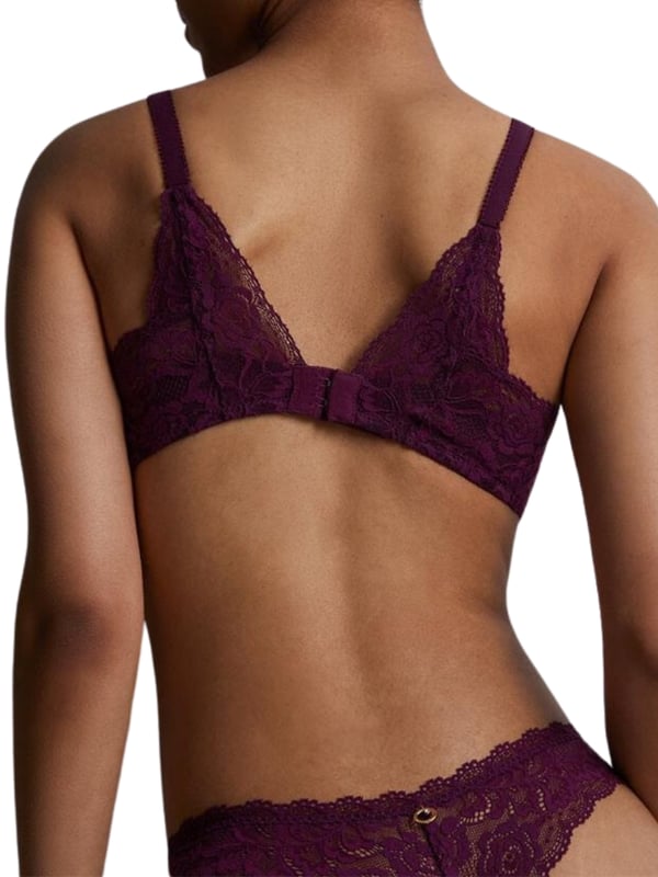 Aubade Roseessence Moulded Half Cup Bra. T-Shirt style with elastic lace trim and band. With elastic straps and an elastic tulle. Finished with Swarovski jewel. The product is as hand-wash only.