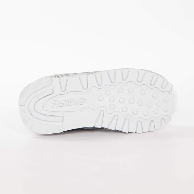 Reebok Classic Kinder Sneaker Mädchen Grau Synthetik. Authentischer Schuh der Marke Reebok - Streetwear/Sportswear-Design von Reebok - Reebok für modebewusste Mädchen, perfekt für den Alltag - Der graue Reebok Sneaker lässt sich perfekt mit dem Rest Ihrer Garderobe kombinieren - bequeme Synthetikmaterialien - klassische elastische Schnürsenkel - Classic Kids - Synthetik