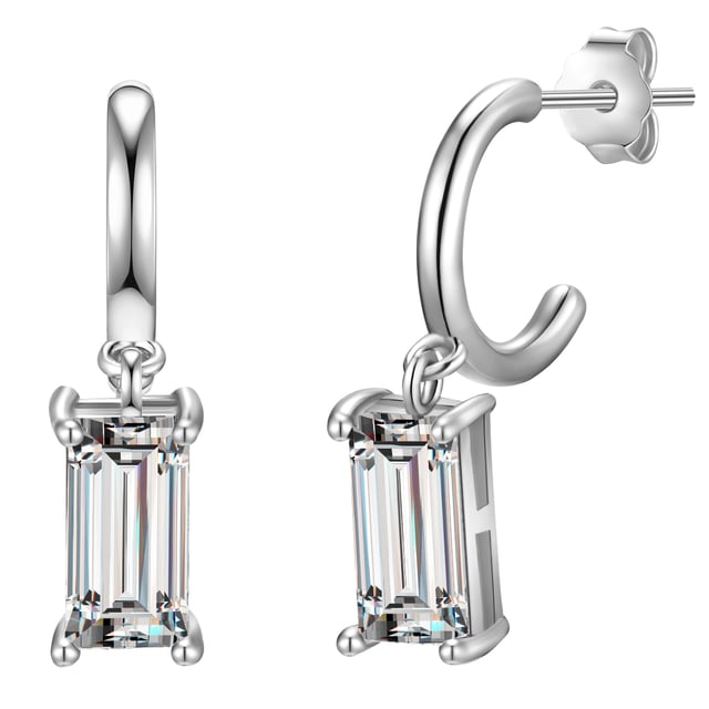 Ear hanger or rather Creole? This enchanting earrings from the label Glossy Munich combines both in a modern design. Filigree, the narrow half-screen encloses your earlobe, while the bar-shaped faceted zirconia cubus gently captures the light and sets glittering accents. Whether short or long hair, jeans or a festive outfit: the extraordinary earrings impress with a hint of glamor with clear lines. They not only harmonize with many outfits, but also to your other silver jewelry. The creoles made of 925 sterling silver are protected from starting through high -quality rhodiuming and preserve their cool shine for a long time.