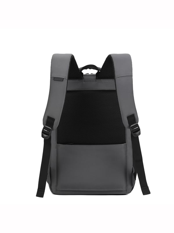 Mochila unisex. El cierre es con cremallera. Los bolsillos internos son bolsillos multifuncionales. Hay tres bolsillos externos con cremallera. Falta la correa para el hombro. El asa es de tela. Hay un compartimento interno. El material exterior es poliéster. Internamente está forrado en poliéster. Medidas: 30x15x42 cm. Producto de moda