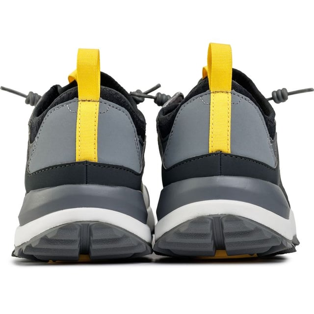 Recorre los senderos o explora la naturaleza de tu zona con las zapatillas Tropicfeel At X, confeccionadas con poliéster reciclado y suelas de goma duraderas de 3,5 cm. Estas zapatillas para correr resistentes al agua y de secado rápido, con tecnología sin olores, cuentan con un sistema de cordones Sprint y plantillas extraíbles para mayor comodidad. Perfectas para los aventureros con conciencia ecológica, son veganas y encarnan tanto el estilo como el compromiso con la sostenibilidad.