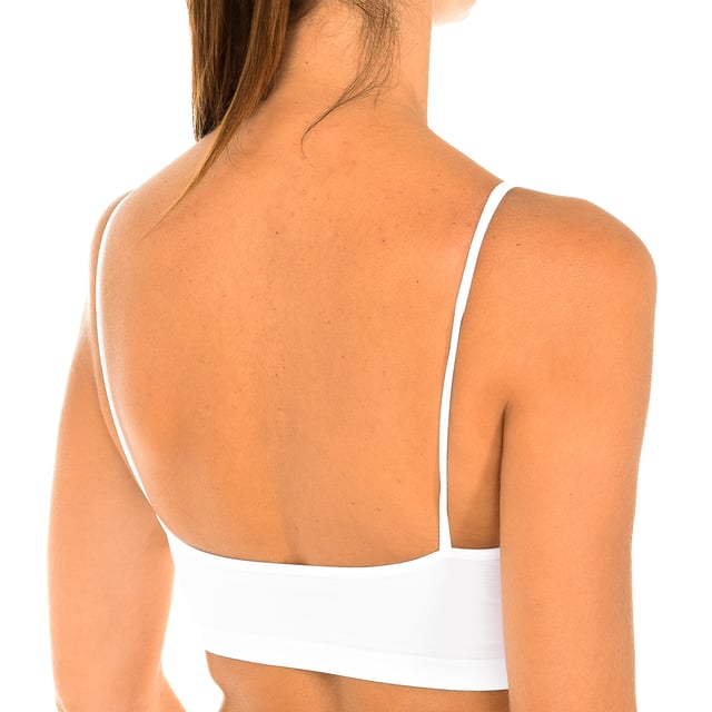 Vormgevende beha.
 Witte kleur
 Dunne bandjes.
 Ademende en elastische stof.
 Natuurlijk push-up effect.
 Top stijl.
 Zonder stiksels.

 Samenstelling:
 - 92% polyamide - 8% elastaan.

 Onderhoud:
 - Wassen op maximaal 40 graden.
 - Niet strijken.
 - Niet bleken.
 - Niet centrifugeren.