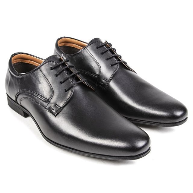 Men's Black Red Tape Ormond Formal Lace-up Shoes With Smooth Leather Upper, With Simple Stitch Vamp Detailing, Open Lace System, And Classic Silhouette. These Men's Premium Brogues Have A Textile Lining And Padded Insole For Comfort, And A Synthetic Textured Outsole For Grip.