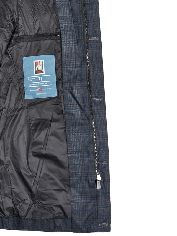 100% Polyester; Trussardi-jas;  Model: 52S002101T001595 E280;  Hoogwaardige afwerking;  Sluiting: knopen;  normale pasvorm;  Trussardi-logodetails