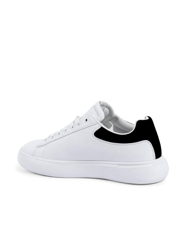 Zapatilla para hombres V Italia  
Estilo: SNK 004 M BLANCO NEGRO  
Color: Multicolor  
Material: 100% Cuero Sintético  
Material de la suela: 100% Caucho  
Tacón: N/A  
Hecho en China  
Perfecta adición a cualquier guardarropa informal  
100% CUERO SINTÉTICO