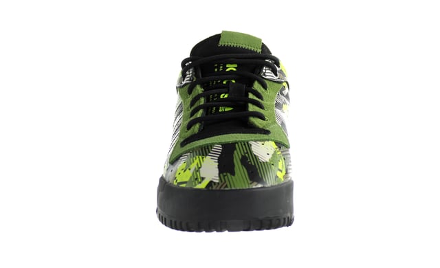 Adidas Rivalry RM Herren Grün/Schwarz Turnschuhe Die Adidas Rivalry RM Männer Grün/Schwarz Trainer verfügen über eine lebendige grüne und schwarze Farbkombination, eine mutige und energetische Note zu Ihrem Outfit hinzuzufügen. Die Trainer sind mit hochwertigen Materialien gefertigt, die Haltbarkeit und lang anhaltende Leistung zu gewährleisten.
Sie sind vielseitig einsetzbar und eignen sich für verschiedene Aktivitäten, vom Sport bis zum täglichen Tragen. Die Low-Top-Silhouette bietet Knöchelbeweglichkeit und einen modernen Look. Der Schnürverschluss ermöglicht eine sichere und verstellbare Passform, die sich an Ihre Vorlieben anpasst.
Die Turnschuhe sind mit der reaktionsfreudigen Dämpfungstechnologie von Adidas ausgestattet, die hervorragenden Komfort und Stoßdämpfung bietet. Dies sorgt für eine glatte und bequeme Schritt, ob Sie auf dem Platz sind, schlagen die Turnhalle, oder einfach zu Fuß herum.
Mit ihrem schlanken Design und Unterschrift Adidas Branding, bieten diese Trainer eine zeitgenössische und fashion-forward Ästhetik. Das Adidas-Logo ist prominent dargestellt, was das Engagement der Marke für Qualität und Stil.
Erhöhen Sie Ihre Leistung und Stil mit den Adidas Rivalry RM Männer Grün/Schwarz Trainer. Ob Sie für sportliche Schuhe oder ein modisches Statement suchen, bieten diese Trainer die perfekte Kombination aus Komfort, Haltbarkeit und Stil. Treten Sie in Ihre Aktivitäten mit Vertrauen und zeichnen sich mit diesen lebendigen und funktionalen Trainer.