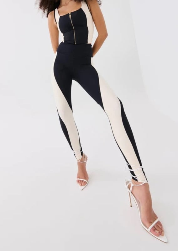 A high-rise full length legging cut in a soft compressive matte blend of recycled nylon and elastane. With built in waistband support, this style is ideal for low impact training and your street-sport wardrobe. A contrast beige curved panel detailing throughout and a P.E Nation silicon badge at the ankle for a minimal finish.