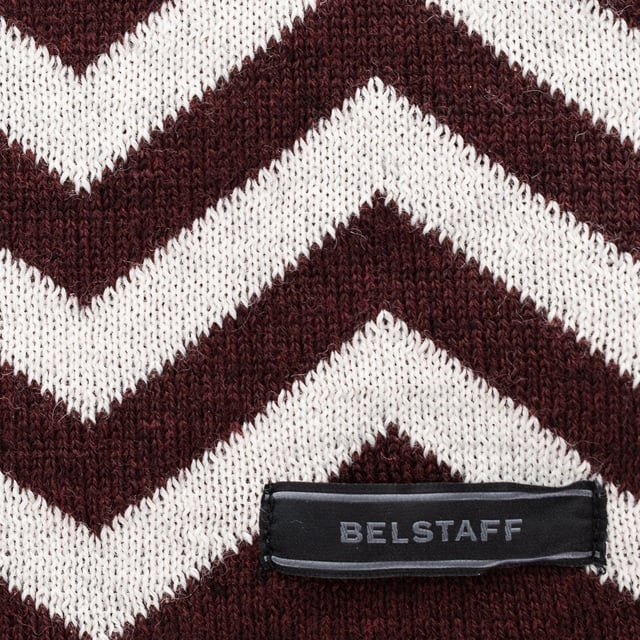 Neckwarmer collar.
 Essential modern accessory.
 As a contemporary and functional alternative to a scarf, or as a neck warmer on cold days.
 Tubular pull-on design.
 Embroidered logo.
 Measures: 45x23cm
 Composition: 50% Wool, 50% Acrylic
 Care:
Handwash.