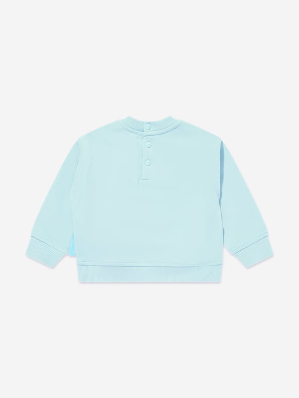 Introducing our luxury item: the Baby Boys Smurf Sweatshirt in Blue by Emporio Armani. The exclusive features are: Elegant Style: The baby blue hue coupled with the playful Smurf print makes it a unique addition to your baby boy's apparel.  Superior Comfort: Crafted from the finest textile, it ensures exceptional comfort for tiny tots during their casual outings.  Wardrobe Upgrade: Elevate your baby boys clothing collection with this high-end sweatshirt.Dress your little prince in Emporio Armani and let him steal the show!