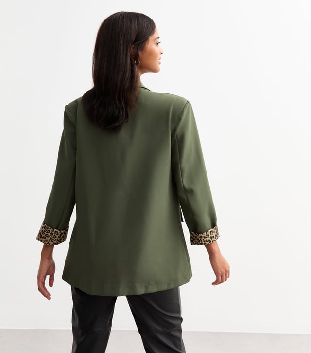 Elevate your style with our sleek Khaki Contrast Animal Edge to Edge Blazer. Stand out with its unique animal print contrast, perfect for the fashion-forward woman. This versatile blazer can be dressed up or down, making it a stylish addition to any wardrobe.