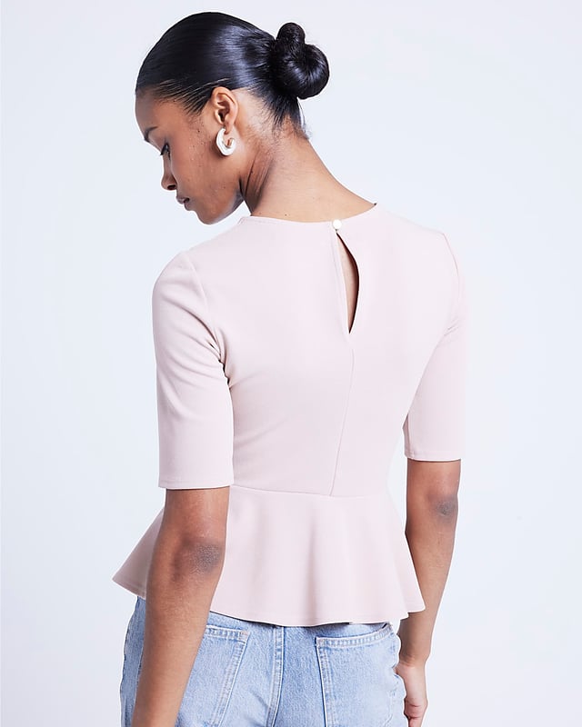 ​Front twist detail, Crew neckline, Short sleeves, Peplum hem