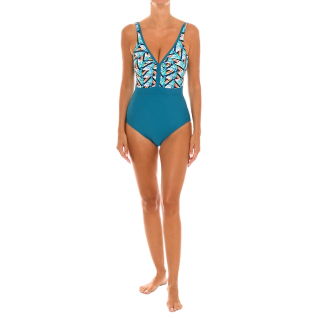 Bañador escote en pico EB1713C mujer.

Presenta un escote de pico en la parte delantera, creando una silueta femenina y elegante.
Incluye copas para dar soporte y realce al busto.
Completamente forrado.
Presenta tirantes ajustables que permiten personalizar el ajuste y la cobertura.
En la espalda, tiene un corte en pico, dejando una parte de la espalda al descubierto.
Este bañador de Teleno es una opción atractiva y versátil para lucir en la playa, piscina u otras actividades acuáticas.
Su diseño elegante y femenino lo convierte en una prenda adecuada tanto para un día de playa como para eventos o situaciones más formales.
 Composición: Exterior: 82% Poliamida, 18% Elastano.
Forro: 92% Poliéster, 8% Elastano.
Copa: 100% Poliéster
 Cuidados:
Lavar a mano máximo 30º.
No usar secadora.
No usar lejía.
No planchar.
No lavar en seco.
No estrujar.