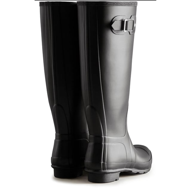 De Wide Fit Original Tall Wellington Boot is opnieuw ontworpen voor een bredere pasvorm. De kuitomtrek is nu 5,5 cm breder dan onze vorige Wide Fit Wellington Boot en 7,8 cm breder dan onze Original Tall Wellington Boot zoals afgebeeld.