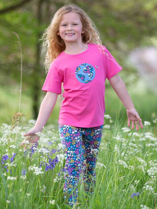 100% organic cotton | Proud to be certified to the Global Organic Textile Standard (GOTS) | Planet and bee appliqué design | OEKO-TEX Standard 100 (Product class I) appliqué backing | Petal pink | Single jersey (180-190 gsm) | Short sleeved | Round neck | Made in Turkey | Machine washable at 40 degrees, or at 30 degrees to be kinder to the planet