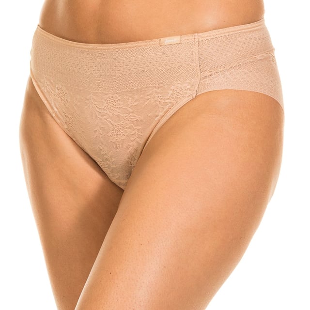 Magic Band Briefs Janira
 Elastic waistband, with fabric label detail and the brand's name embroidered on the side.
 Semi-transparent lace fabric throughout the design.
 Soft and adaptable fabric.
 Like and breathable fabric, does not leave marks.
 Inner lining.
 Seams seen in tone.
 Composition: 88% Polyamide, 12% Elastane
 Care:
Wash at a maximum temperature of 30º.
 - Do not use bleach.
 - Do not use dryer.
 - Do not iron.
 - Do not dry clean.