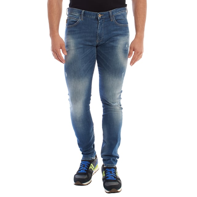 Skinny jeans from Emporio Armani, designed to offer a modern, fitted style with a touch of elegance.

 Crafted from high-quality denim, it features a slim fit that follows the shape of the leg for a streamlined, contemporary look, maximising comfort without compromising style.

 Equipped with a button and zip closure along with the classic five-pocket design, it combines functionality with a modern aesthetic.

 On the back, it includes a leather patch on the waistband with the brand name and the iconic Emporio Armani metallic logo on the back pocket, providing a touch of exclusivity and distinction.

 Perfect for those looking for a versatile and refined garment that stands out on any casual occasion.
 Composition: 82% Cotton, 16% Polyester, 2% Elastane
 Care:
- Machine wash on gentle cycle.
 - Use similar colors in the wash.
 - Avoid the use of bleaches.
 - Dry at low temperature in the dryer.
 - Iron at low temperature.
 - Do not dry clean.