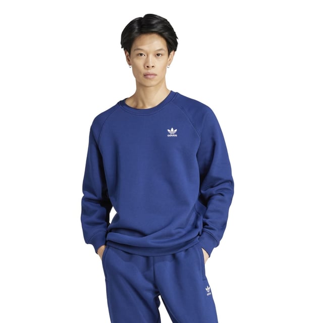 Mens adidas Originals Trefoil Essentials Crewneck Sweatshirt in dark blue - white. Sometimes less is more. The adidas Trefoil Essentials crewneck perfects effortless style and timeless design. An embroidered Trefoil adorns the clean silhouette. Made for everyday casual wear  this crewneck serves laid-back vibes with a simple yet bold look.- Comfortable crewneck sweater made for daily wear.- Regular fit.- Ribbed crew neck.- Long sleeves.- Trefoil logo at left chest.- Ribbed cuffs and hem.- Made with Better Cotton.- Main material: 70% Cotton  30% Polyester (recycled).  Machine washable.- Ref: IM7677