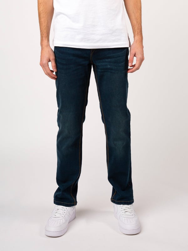 LUKE shows off a cool and contemporary aesthetic with these Edward denim jeans. The back waistband is decorated with a black faux leather patch which is debossed with the brand's iconic lion head and the LUKE EST.1977 text. These jeans are a regular fit, cut from a comfortable stretch-infused cotton denim and are complete with five pockets and a glossy button fastening. Iconic LUKE tri-colour trim tape. Regular fit. Black faux leather patch with the debossed lion logo and LUKE EST.1977 text. Black glossy button fastening. LUKE denim text round rivet featured on the two front main pockets. Metal lion head rivet on the front right pocket. Internal pocket with 'SOMETHING FOR THE WEEKEND SIR?' embroidered on the front.