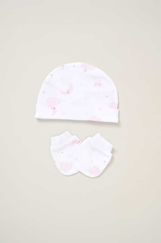 Surprise new parents with the printed 5-Piece baby gift Set from Rock A Bye Baby Boutique. This thoughtful bundle includes a cosy matching all-in-one, bodysuit, bib, hat, and mitts for essential wardrobe pieces. Crafted from 100% cotton, each item ensures their baby stays stylish and snug, perfect for everyday wear or special occasions. Packaged elegantly in a mesh bag.