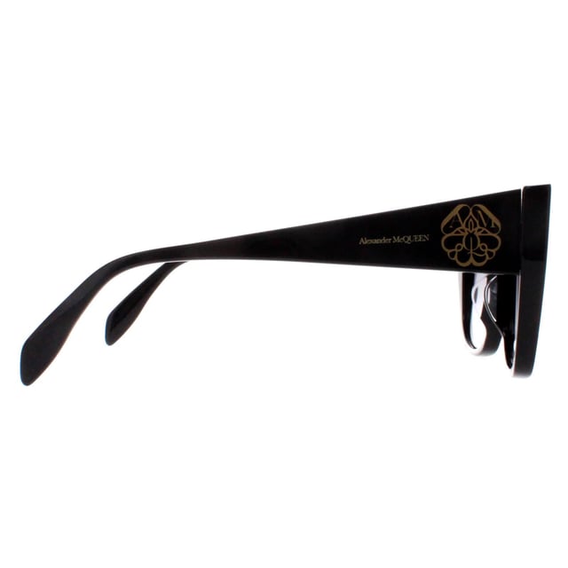 Las gafas de sol Alexander McQueen Cat Eye Womens Black Grey Gradient AM0284S son el punto de encuentro entre la innovación y la elegancia. Estas gafas de sol redefinen las gafas de lujo gracias a su montura geométrica y atrevida elaborada con materiales de alta calidad. Encarnando la estética característica de la marca, la elegante silueta se acentúa con intrincados detalles metálicos, mostrando la inigualable atención al detalle de McQueen. Las lentes degradadas no sólo ofrecen una excelente protección UV, sino que también añaden un toque de misterio y atractivo a cualquier conjunto. Eleva tu estilo con las gafas de sol Alexander McQueen AM0284S, el accesorio definitivo para quienes se atreven a destacar entre la multitud.