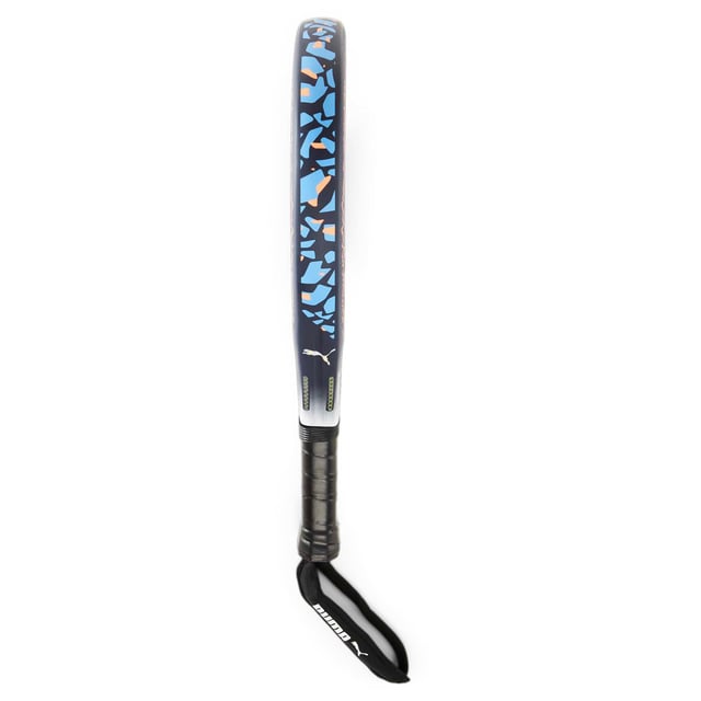 Color: New Navy Ultra Orange PUMA White Team Light Blue 01 Specifications: SolarATTACK PWR padel racket made with Power Bar technology, ideal for players looking for maximum power on the court. It features a double tubular frame in 18K carbon fiber and a graphite plate that offers maximum precision. Rope wrist strap with logoed and adjustable neoprene bracelet. Details: Grips 15-17 | Weight 360g
