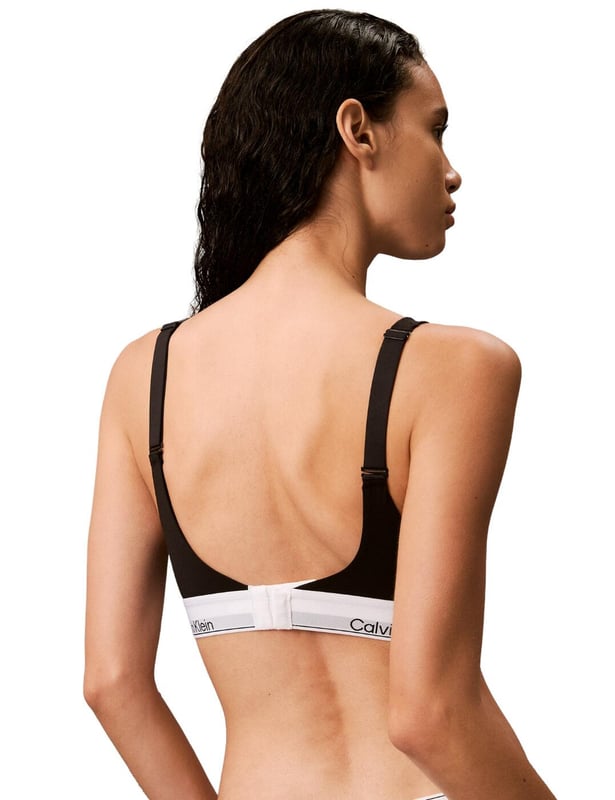 Calvin Klein Modern Cotton Lift Bralette Experience the perfect combination of comfort and style with the Calvin Klein Modern Cotton lift bralette. With its full cup coverage, this bralette offers maximum support and a flattering shape. It features a trendy V-neckline that adds a subtle touch of sensuality to your everyday look. The soft moulded cups further enhance your natural shape, ensuring you feel confident and comfortable all day long. But don't be fooled by the lack of wires, this bralette is still packed with a powerful lift effect. The padded cups give your bust a gentle boost, giving you a lifted and beautifully shaped silhouette. Not only is this bralette practical and comfortable, but it also offers a touch of versatility with the adjustable and convertible shoulder straps. Complete your designer lingerie set today with the matching coordinates available from the Calvin Klein Modern Cotton collection.
Lift bralette
Full cup coverage
V-neckline
Soft moulded cups
Wireless for comfort
Padded for lift effect
Adjustable and convertible shoulder straps
Calvin Klein signature elastic underband
Matching coordinates available
Country of origin: Indonesia
Composition: 53% Cotton | 35% Modal | 12% Elastane
Listed in UK sizes
Padded Bralette