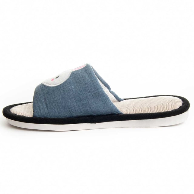 Zapatilla de casa para mujeres. Ajuste cómodo. Plantilla acolchada. Suela antideslizante. Costura reforzada. Fabricado por otras marcas para nuestra marca.