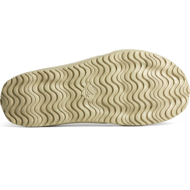 With zero water absorption and unbeatable comfort, this lightweight, one-piece slide sandal is unlike any other. From the dock to the streets, rock the Float Slide anywhere.